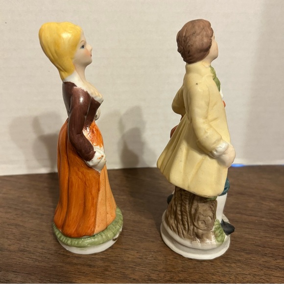 Vintage Lot Of 2 Porcelain Figurines Pair Victorian Colonial Couple Man & Woman - Picture 3 of 7